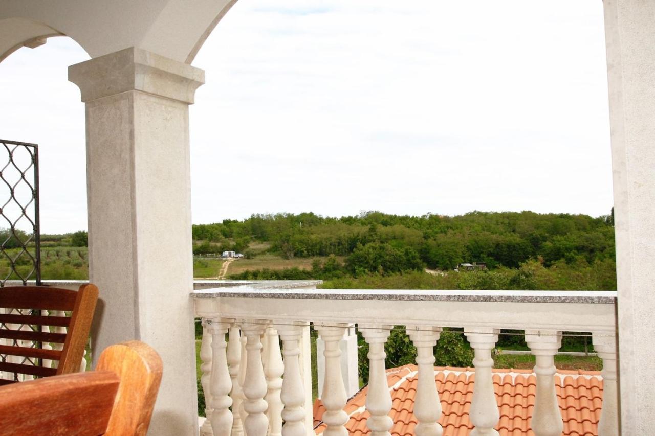 Apartment Marija Kaštelir Buitenkant foto