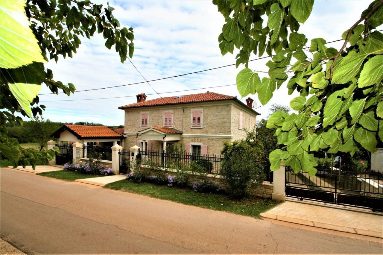 Apartment Marija Kaštelir Buitenkant foto