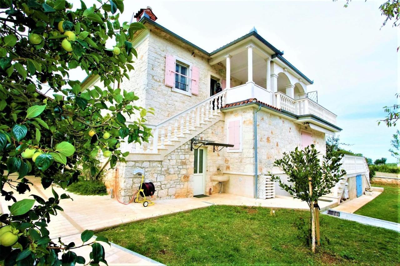 Apartment Marija Kaštelir Buitenkant foto